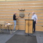 Dirko Curre slaat op de gong (foto AL)